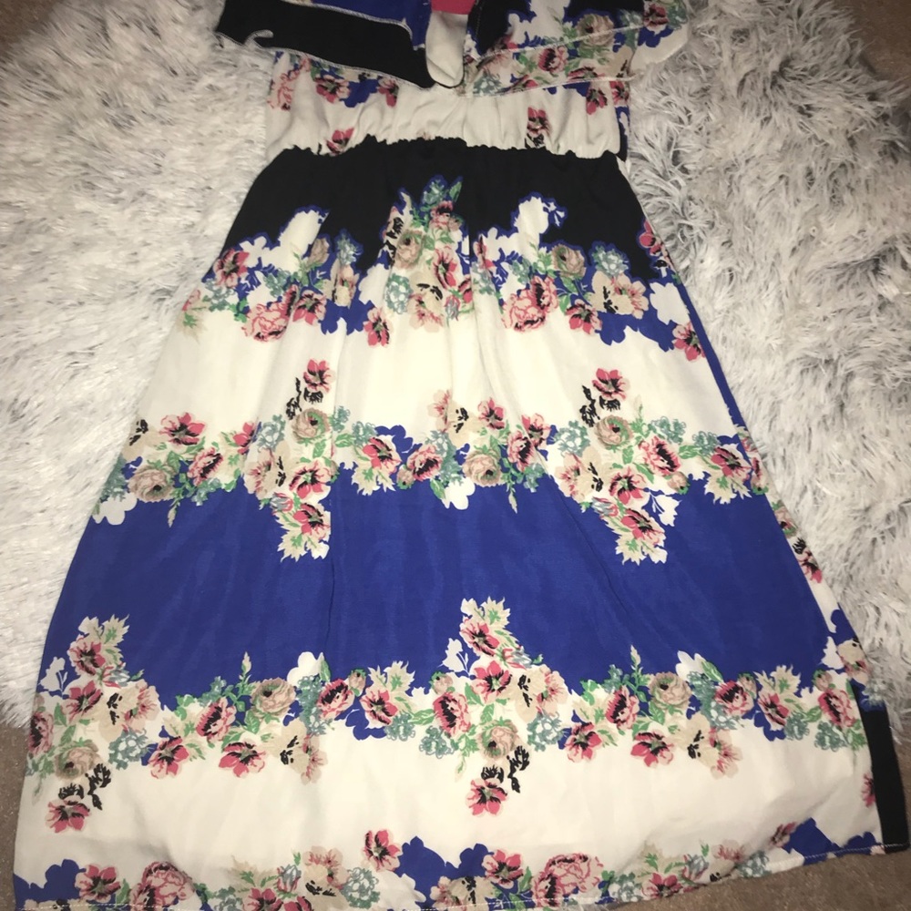 Dress - Picture 2 of 2